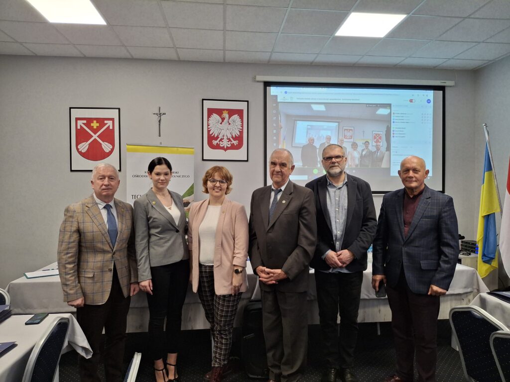 – Organizatorzy i wykładowcy konferencji (od prawej) Ryszard Kamiński, Zastępca Dyrektora ds. transferu wiedzy i innowacji, KPODR w Minikowie, Martyna Zielińska-Tadych, Specjalista ds. grup producentów rolny