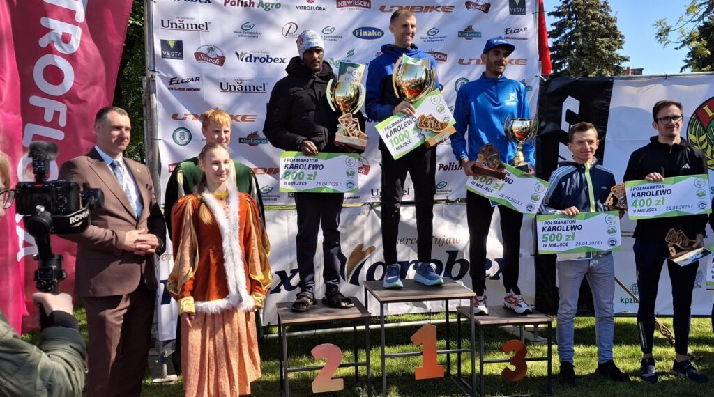 Uczestnicy pierwszej edycji Półmaratonu Karolewo - Pruszcz - Karolewo 2