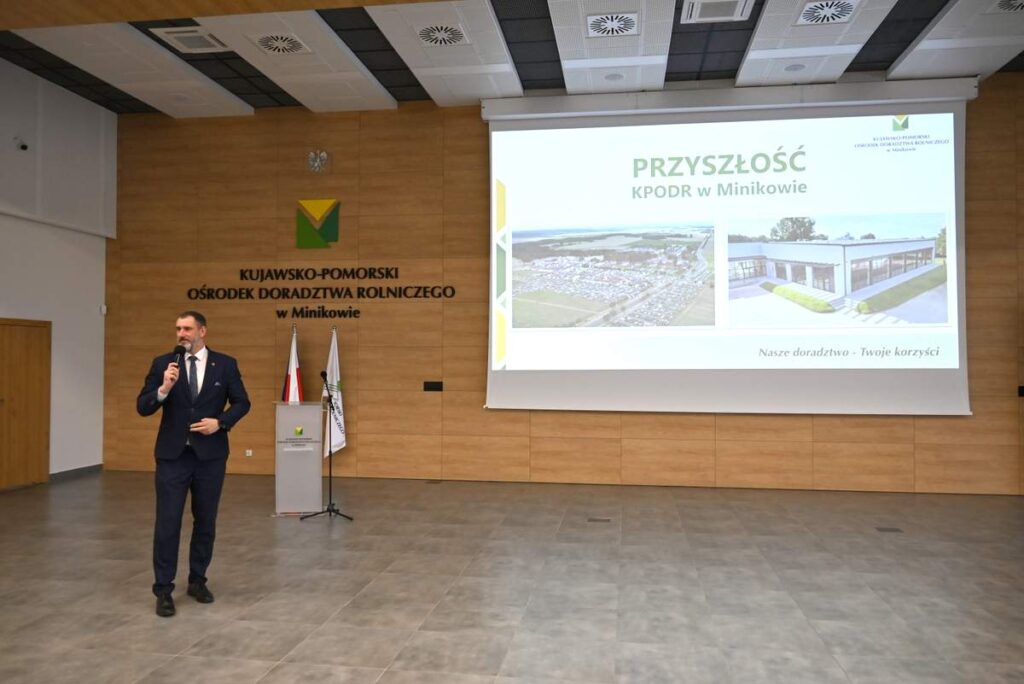 13. Przyszłość Ośrodka przedstawił dyrektor Łukasz Urbański