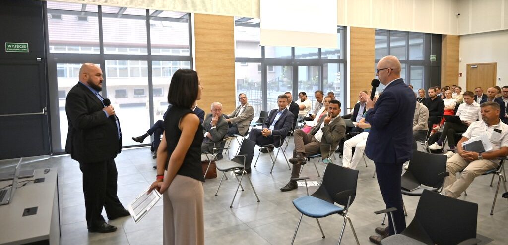 aktywny udział uczestników konferecji podczas prelekcji (2)